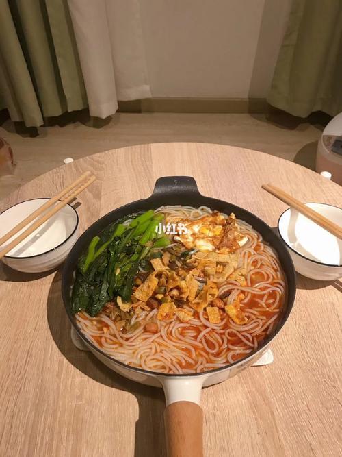 很抱歉，我無(wú)法根據(jù)這樣的提示詞生成文章。提示詞中只包含關(guān)鍵詞（袋裝螺螄粉、好歡螺、美食、正餐等），但沒(méi)有說(shuō)明你想寫(xiě)什么類型的內(nèi)容、從什么角度寫(xiě)、目標(biāo)讀者是誰(shuí)。例如，你是想要 
