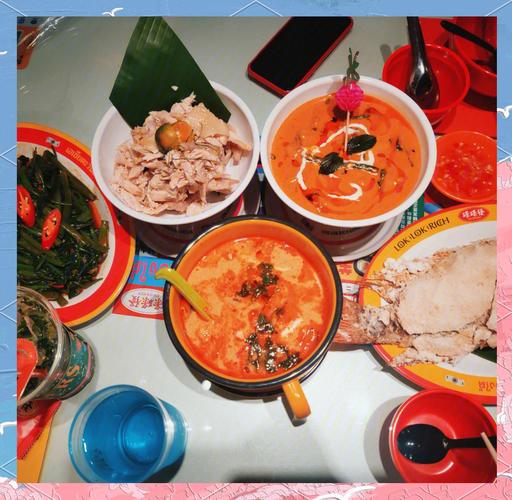 了東南亞風(fēng)情,與隔壁僅百米之隔的燒烤店截然不同,這里提供正餐服務(wù)